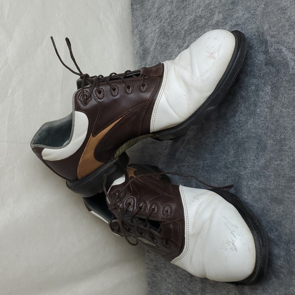 Footjoy Dryjoys  Men's size 9.5 Leather Golf Shoes with Spikes